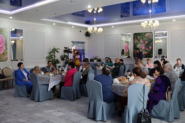 Цветы – мамам героев